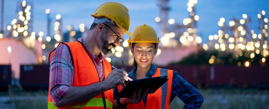 Two engineers are discussing outside the chemical plant
