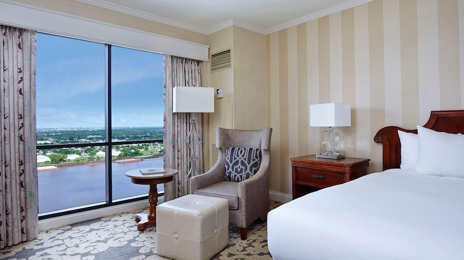 hilton-new-orleans-bedroom