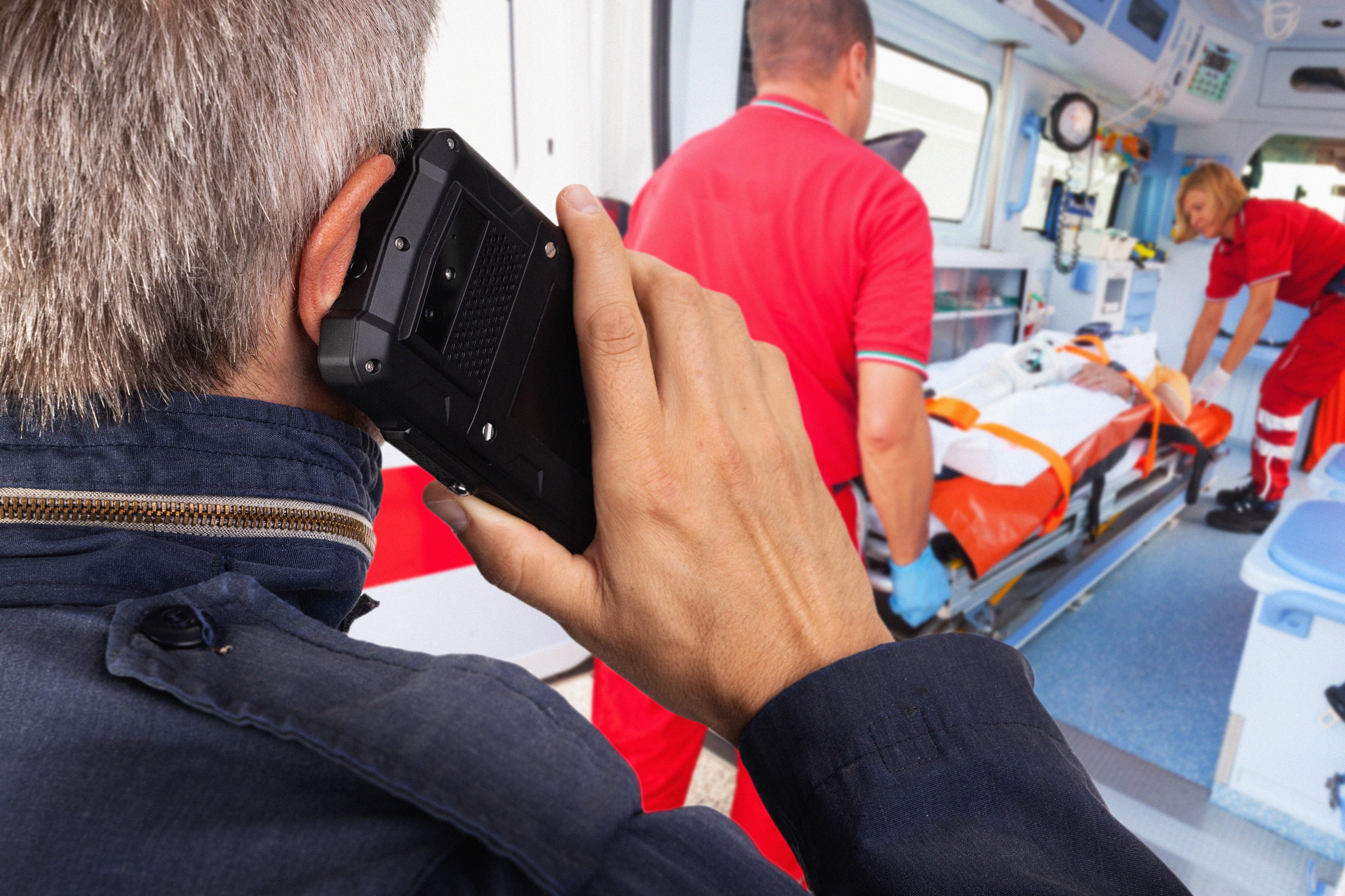 Nokia Industrial 5G handhelds can be used with or without accessories. Public safety, ambulance, police