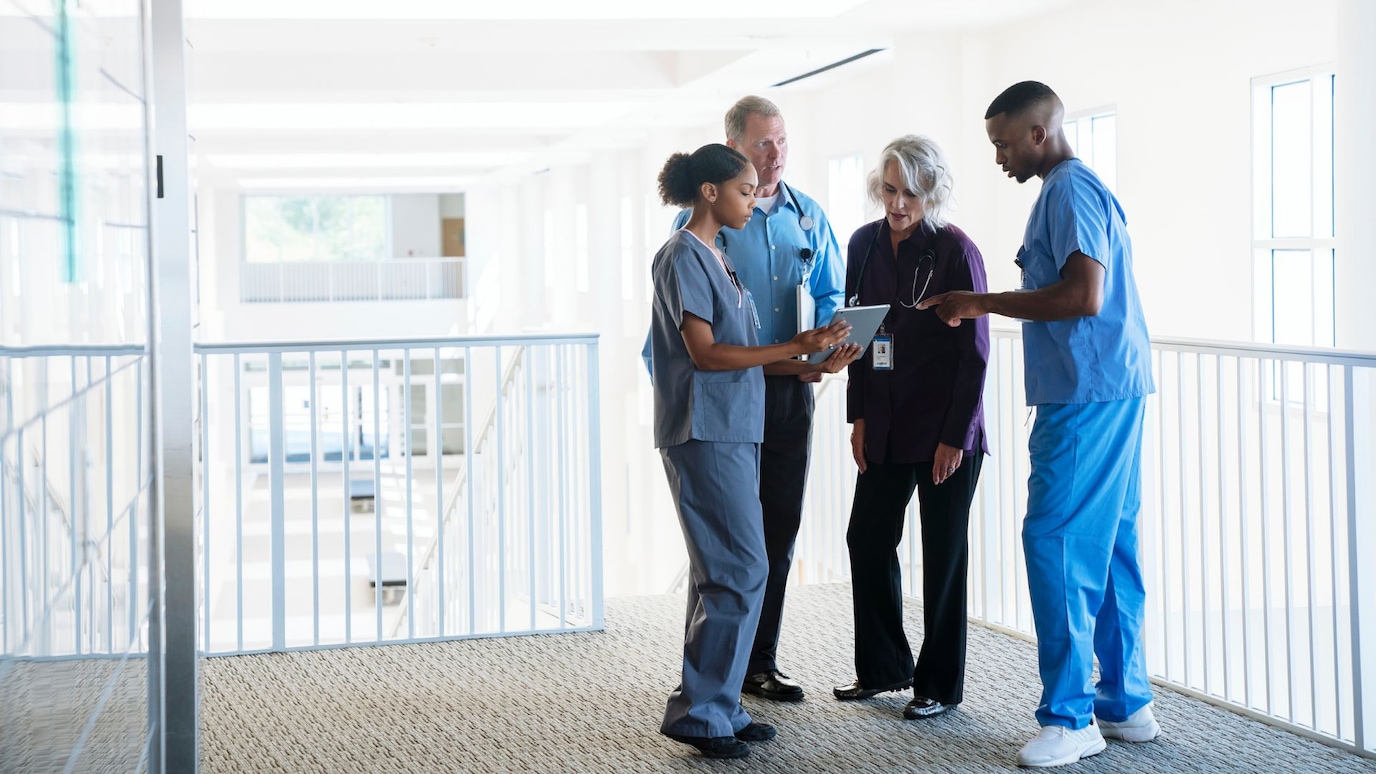 doctor discussing with each other