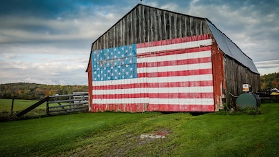 barn with USA flag