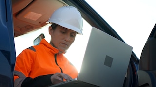 working women on laptop