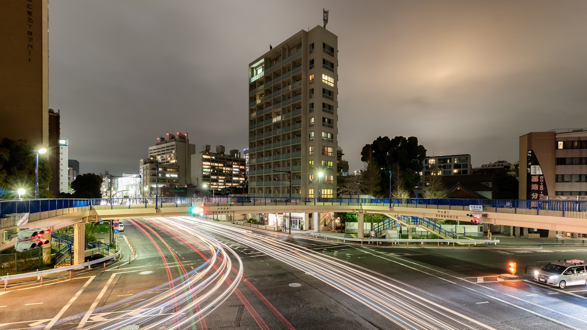 Trailers from car lights at dusk on a busy city road