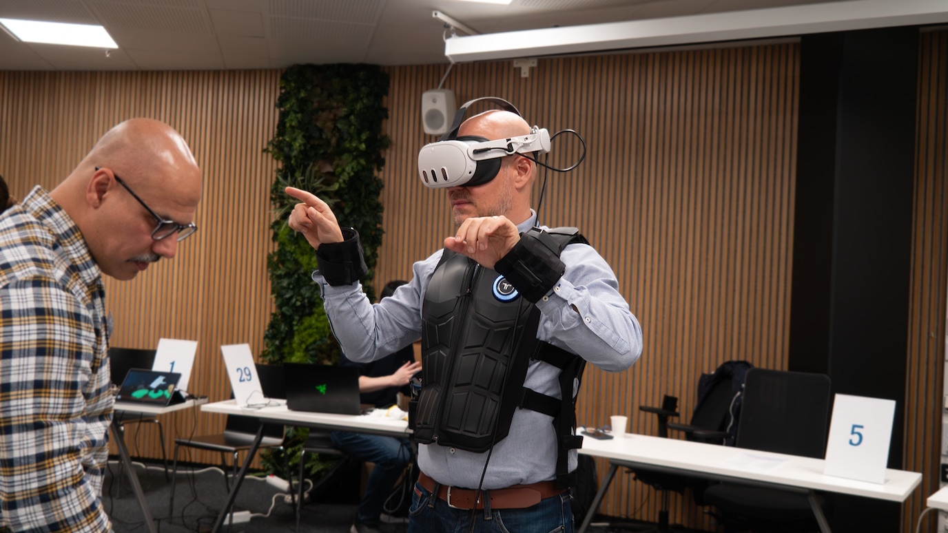 experimenting with vr set