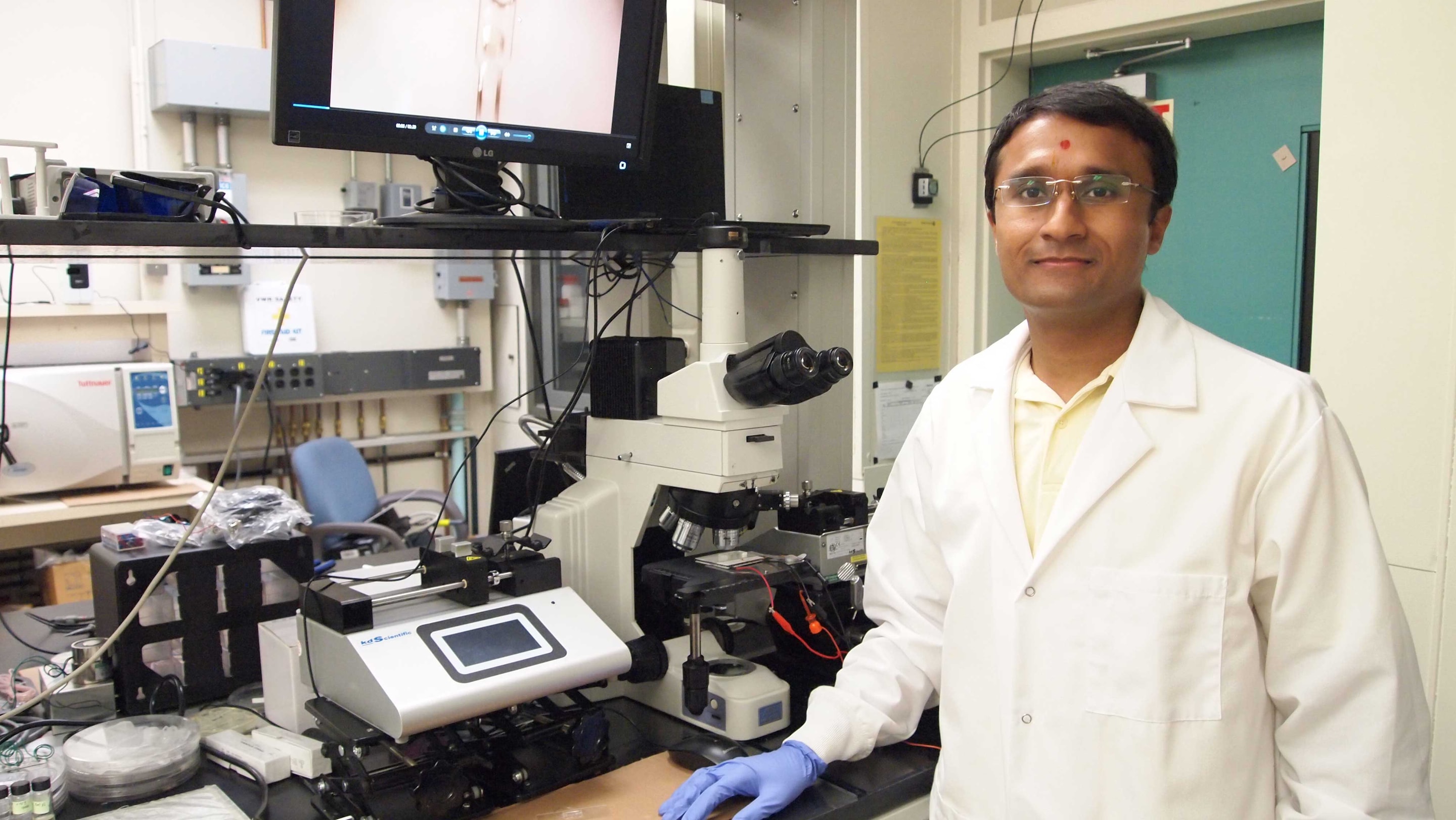Shreyas Shah in the lab