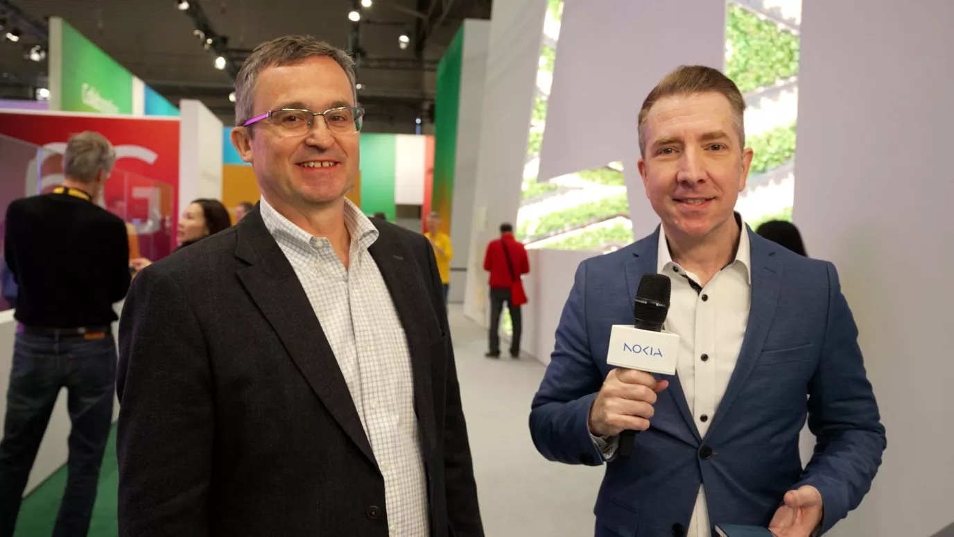 MWC23 Roving reporter DISH