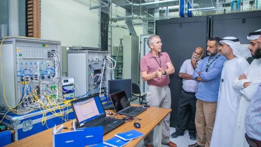 Fred Buchali talks with a group in Etisalat during the record-breaking field trials in Dubai