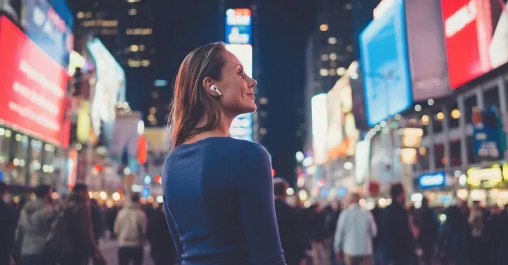 When noise depends on context. Introducing automatic contextual audio denoising