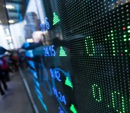 Providing accurate time synchronization for financial trading