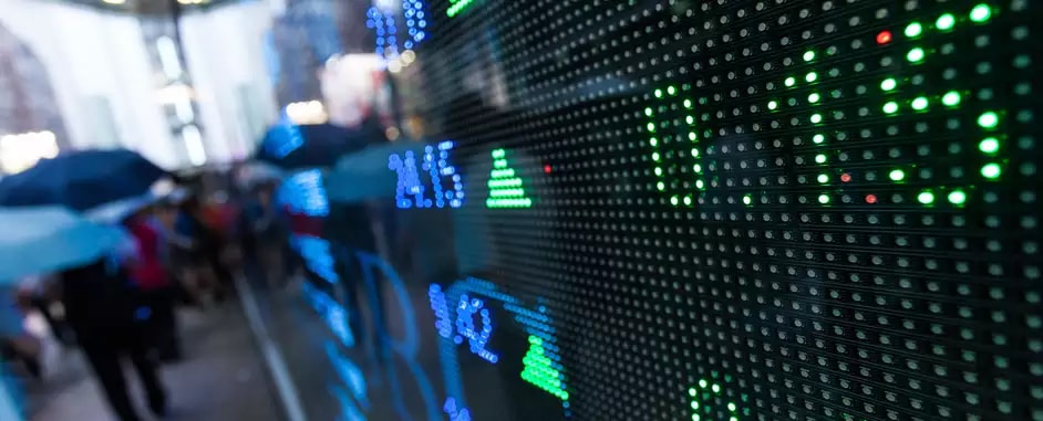 Providing accurate time synchronization for financial trading