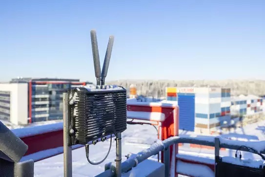 Nokia Industrial user equipment connects machines and vehicles to Nokia Private Wireless where it is cold, moist, dusty or hot.