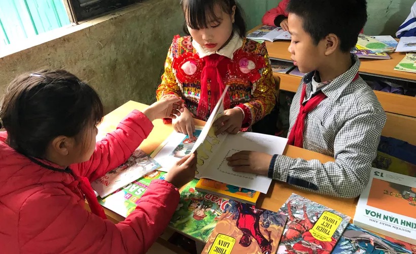 Reading session organized by volunteers at Sin Suoi Ho branch school, Vietnam