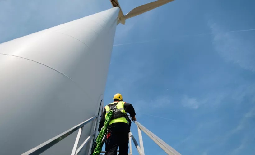 Harnessing the cost benefits of 5G wireless broadband communications for wind farms