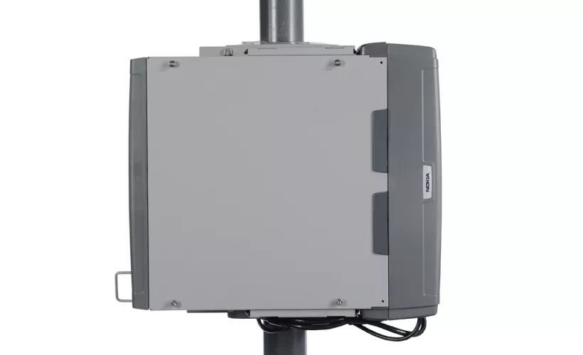 Nokia Flexi Multiradio 10 base station right in pole