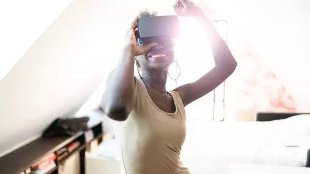 woman on VR