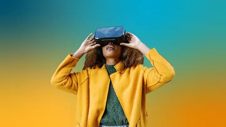 girl_with_vr_headset