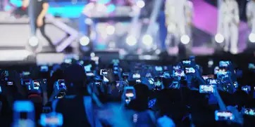 crowd with mobile phones